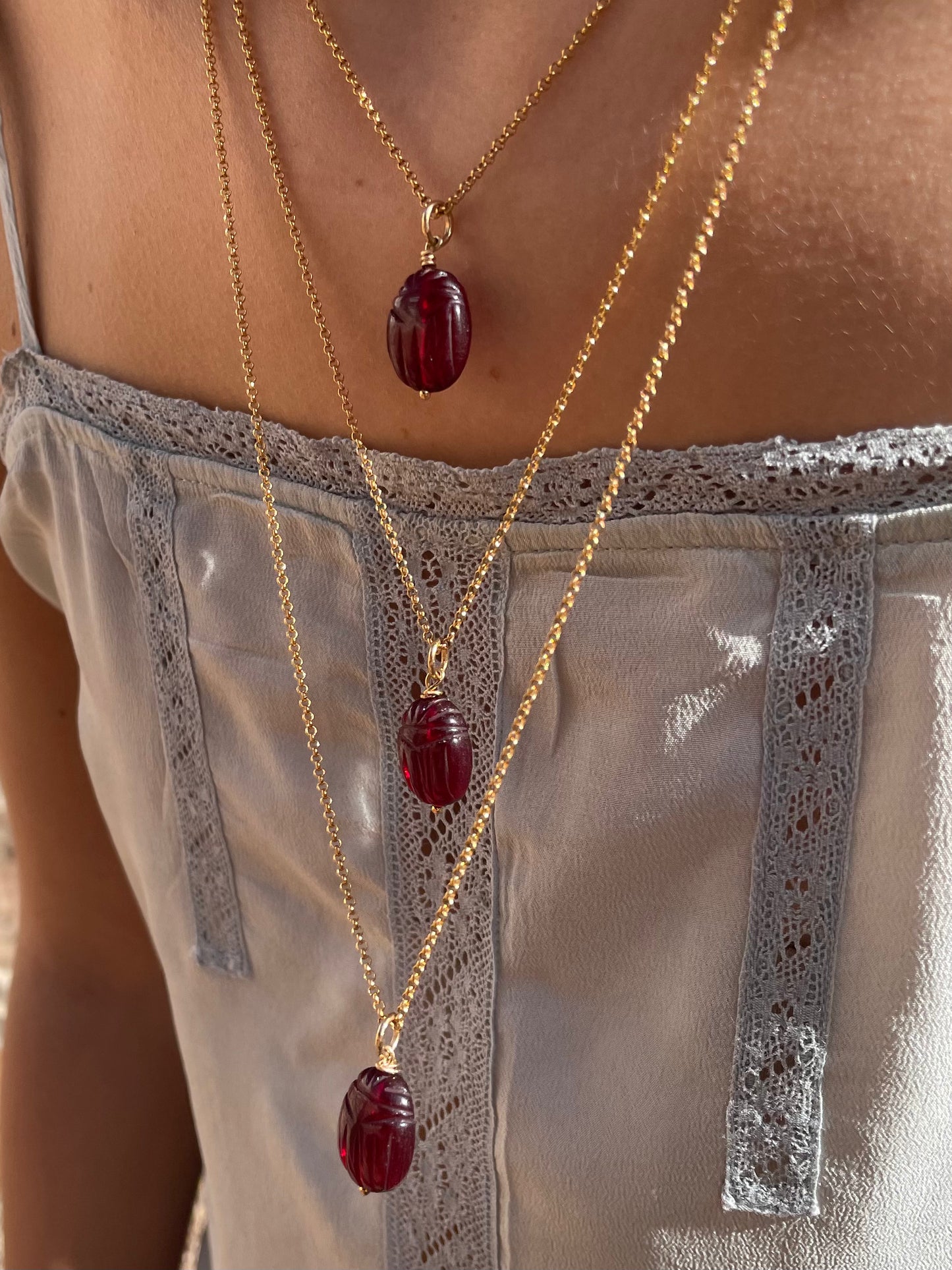 Collar Escarabajo Granate