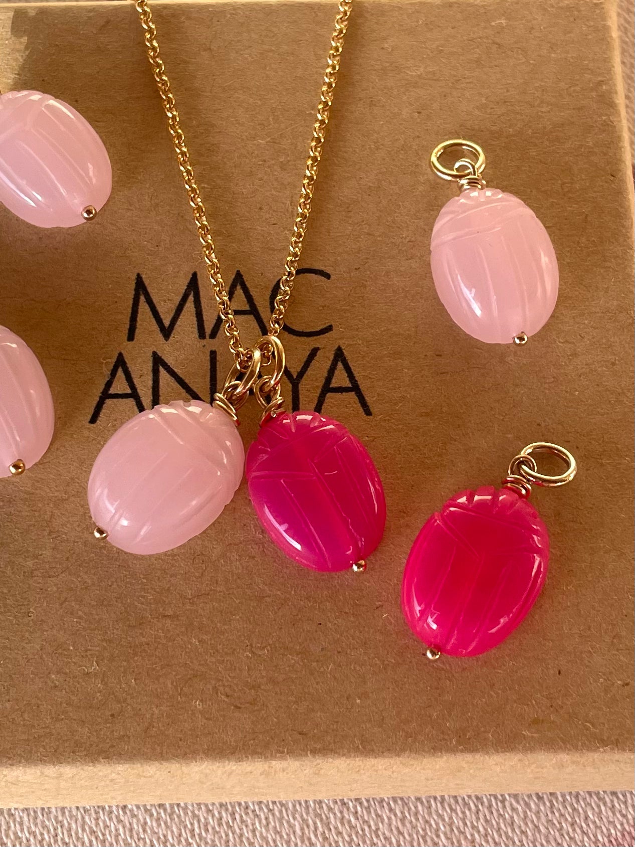 Colgante Escarabajo Calcedonia Rosa