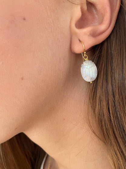 Pendientes Escarabajo Piedra Luna Iridiscente