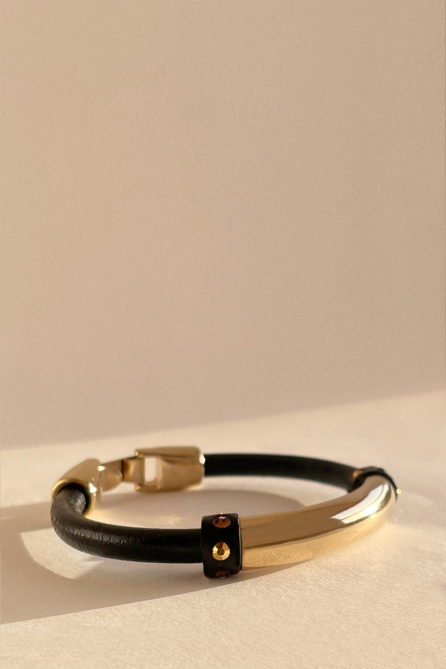 PULSERA LOUVRE NOIR