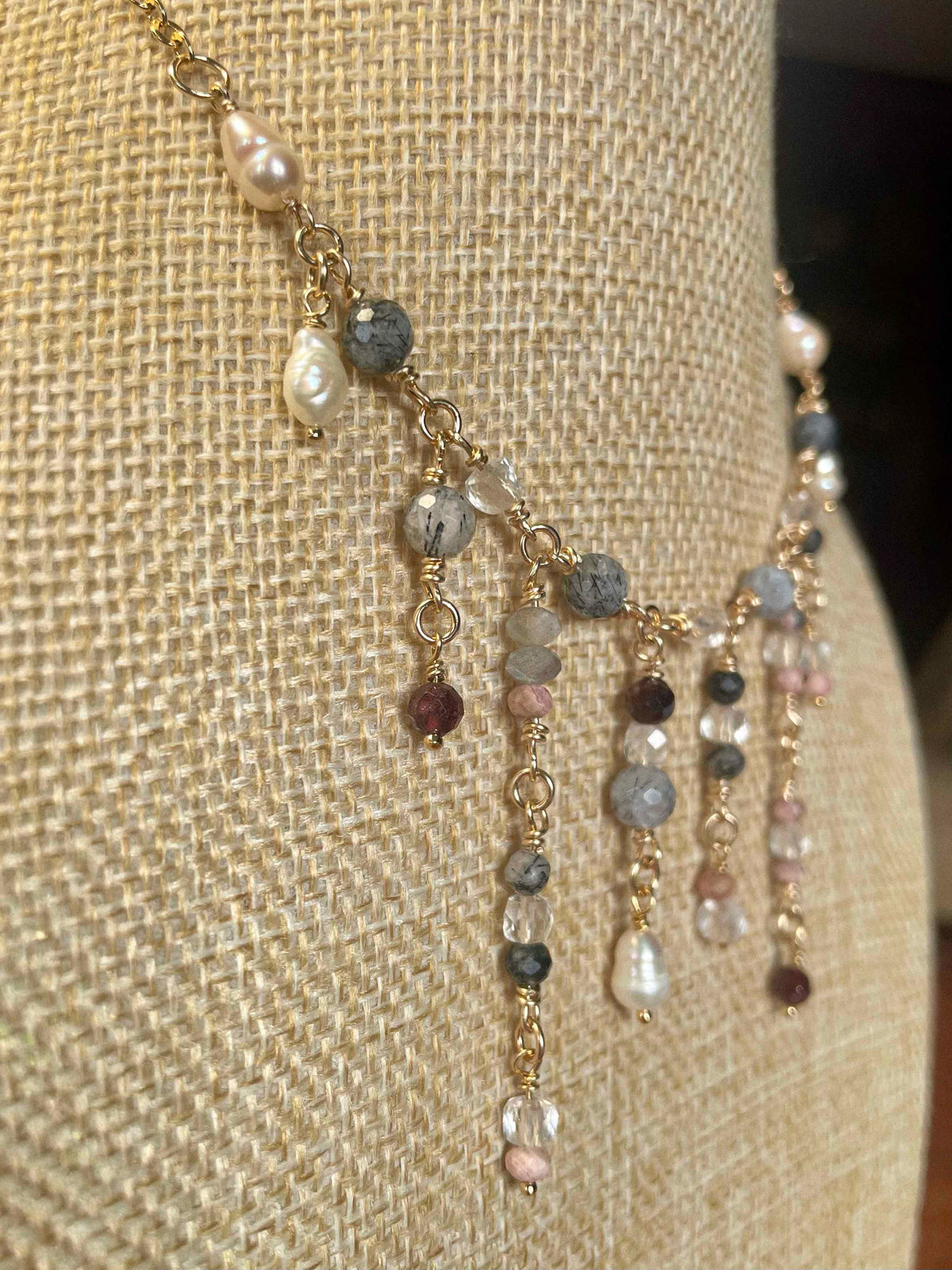 Aura. Choker de piedras naturales. Baño oro 18k.